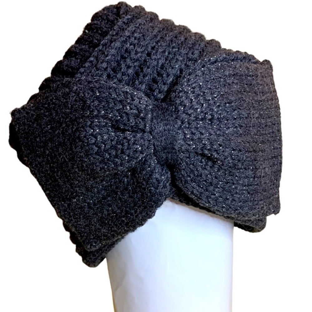 Adorable winter hat with Bow front.